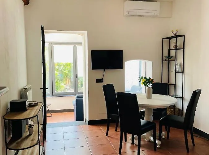 La Casa Di Giulia With Air Conditioning, Wifi And Private Parking *