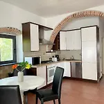 La Casa Di Giulia With Air Conditioning, Wifi And Private Parking