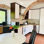 La Casa Di Giulia With Air Conditioning, Wifi And Private Parking Appartement