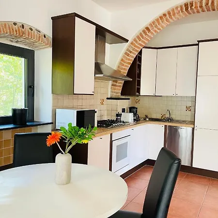 La Casa Di Giulia With Air Conditioning, Wifi And Private Parking Апартаменты